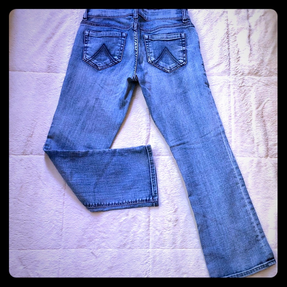 Delia’s Bailey 1/2 low- rise straight-leg Jeans